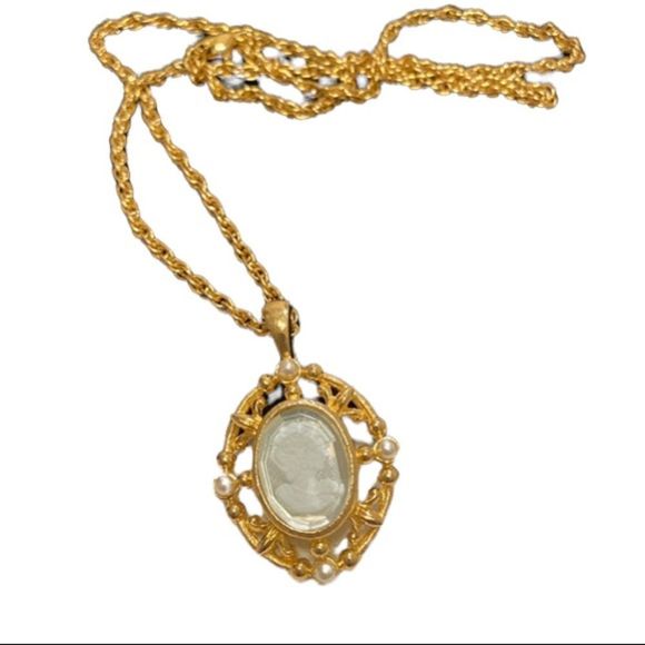 Vintage Gold Chain With Reverse Intaglio Cameo Pendant - Picture 4 of 15